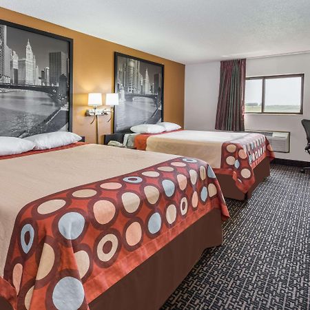 Super 8 By Wyndham Dixon Motel Bagian luar foto