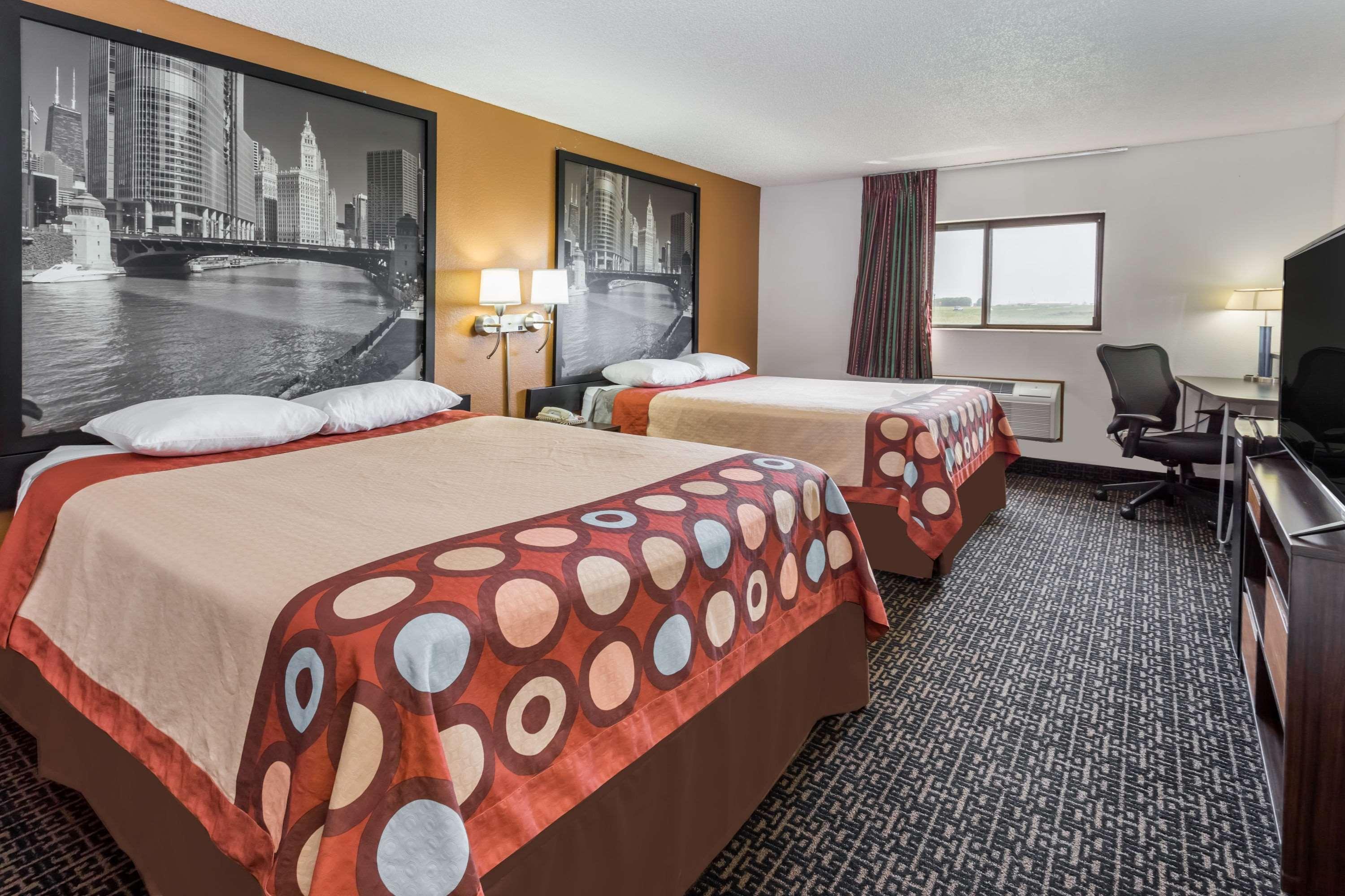 Super 8 By Wyndham Dixon Motel Bagian luar foto