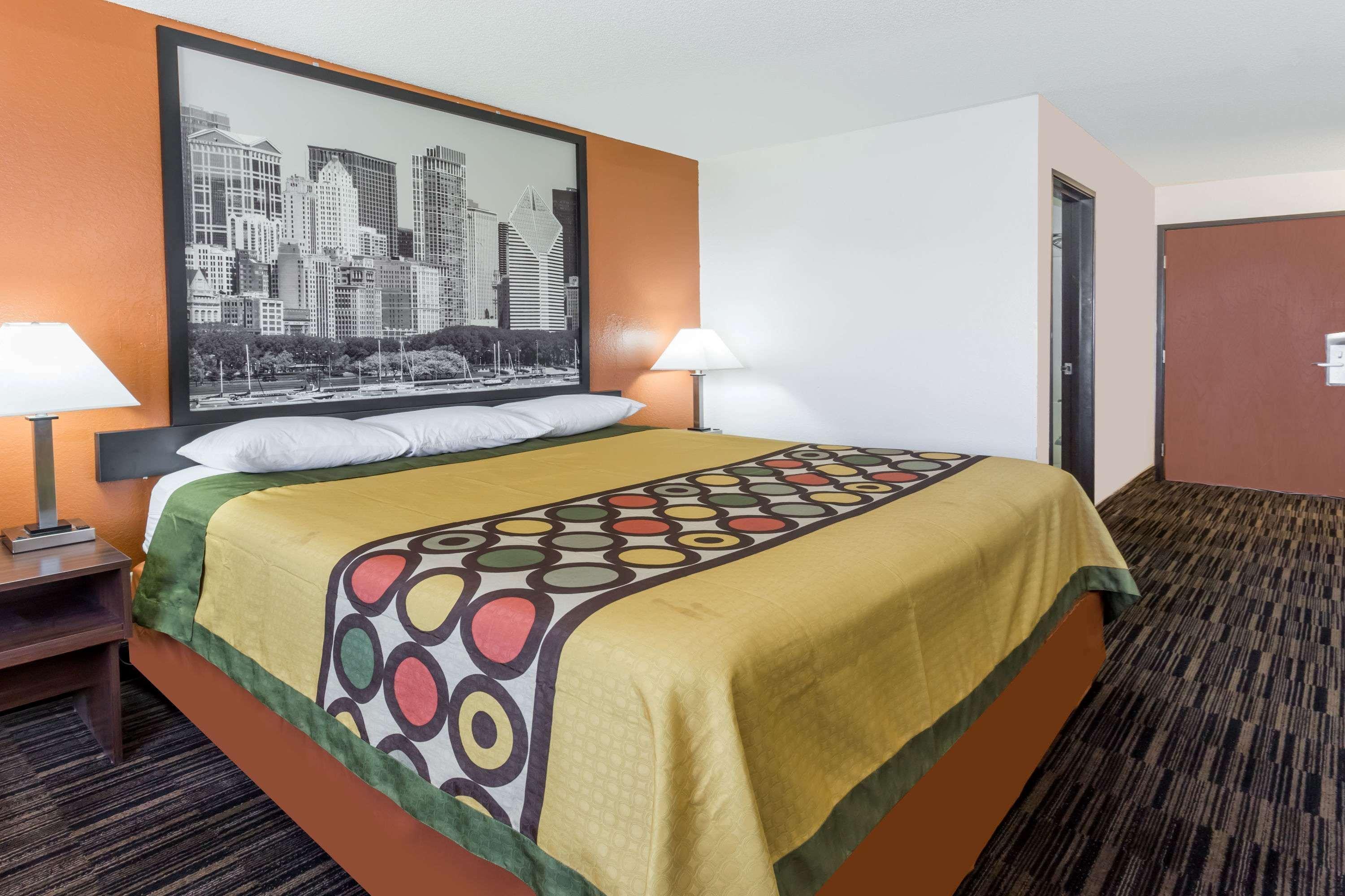 Super 8 By Wyndham Dixon Motel Bagian luar foto