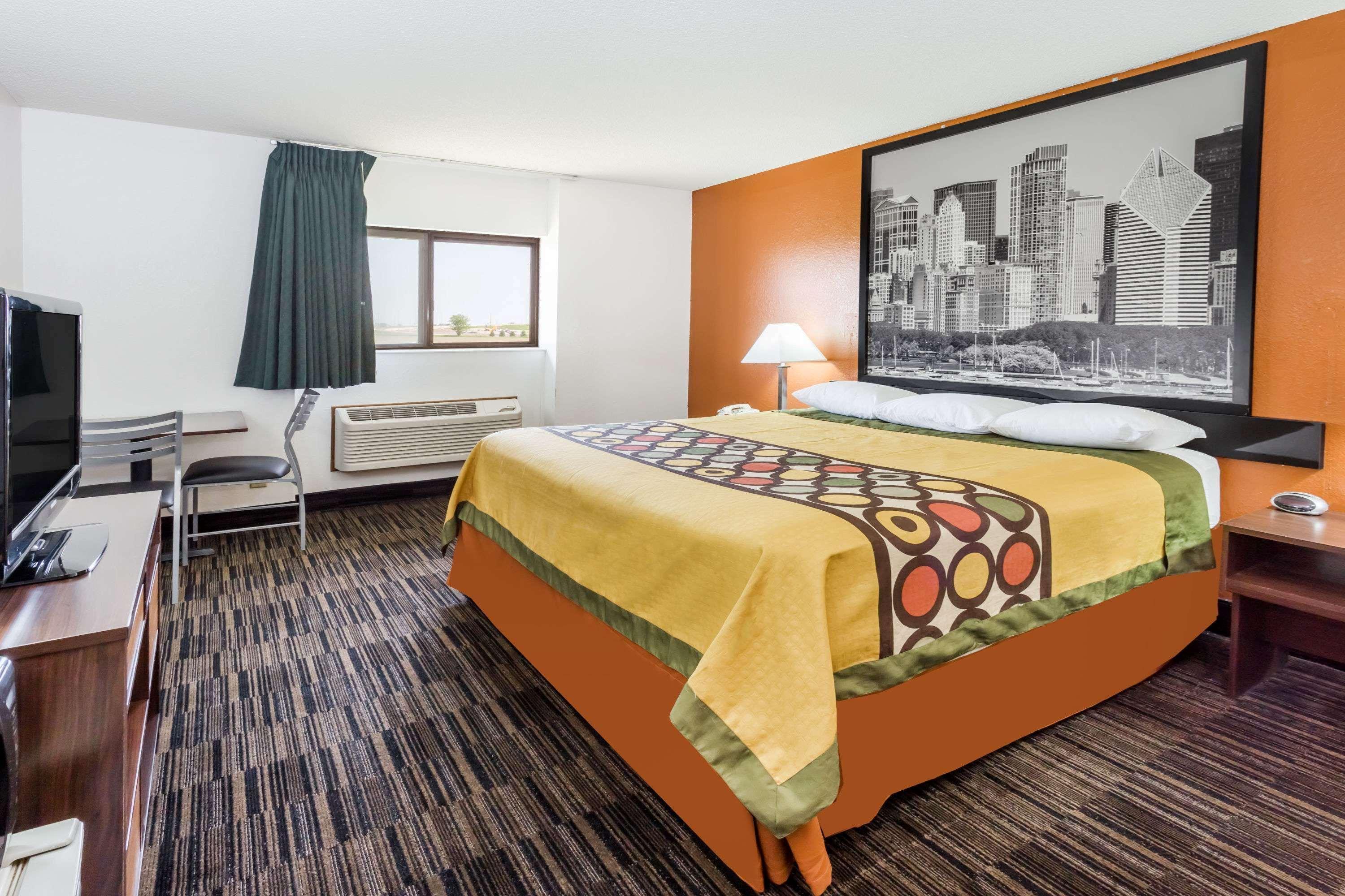 Super 8 By Wyndham Dixon Motel Bagian luar foto