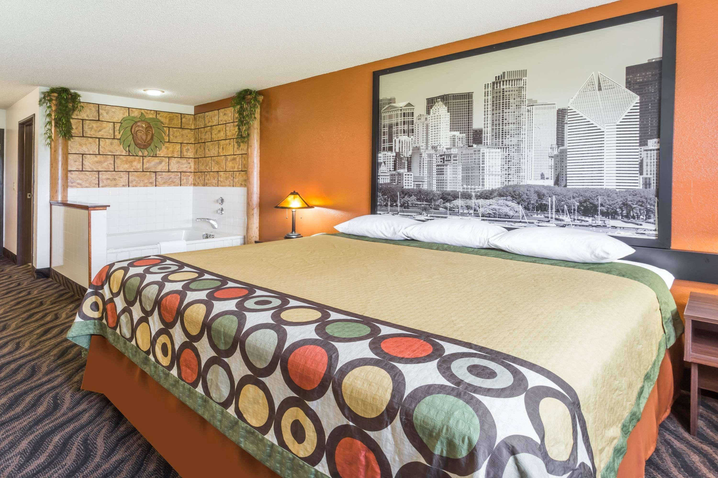 Super 8 By Wyndham Dixon Motel Bagian luar foto