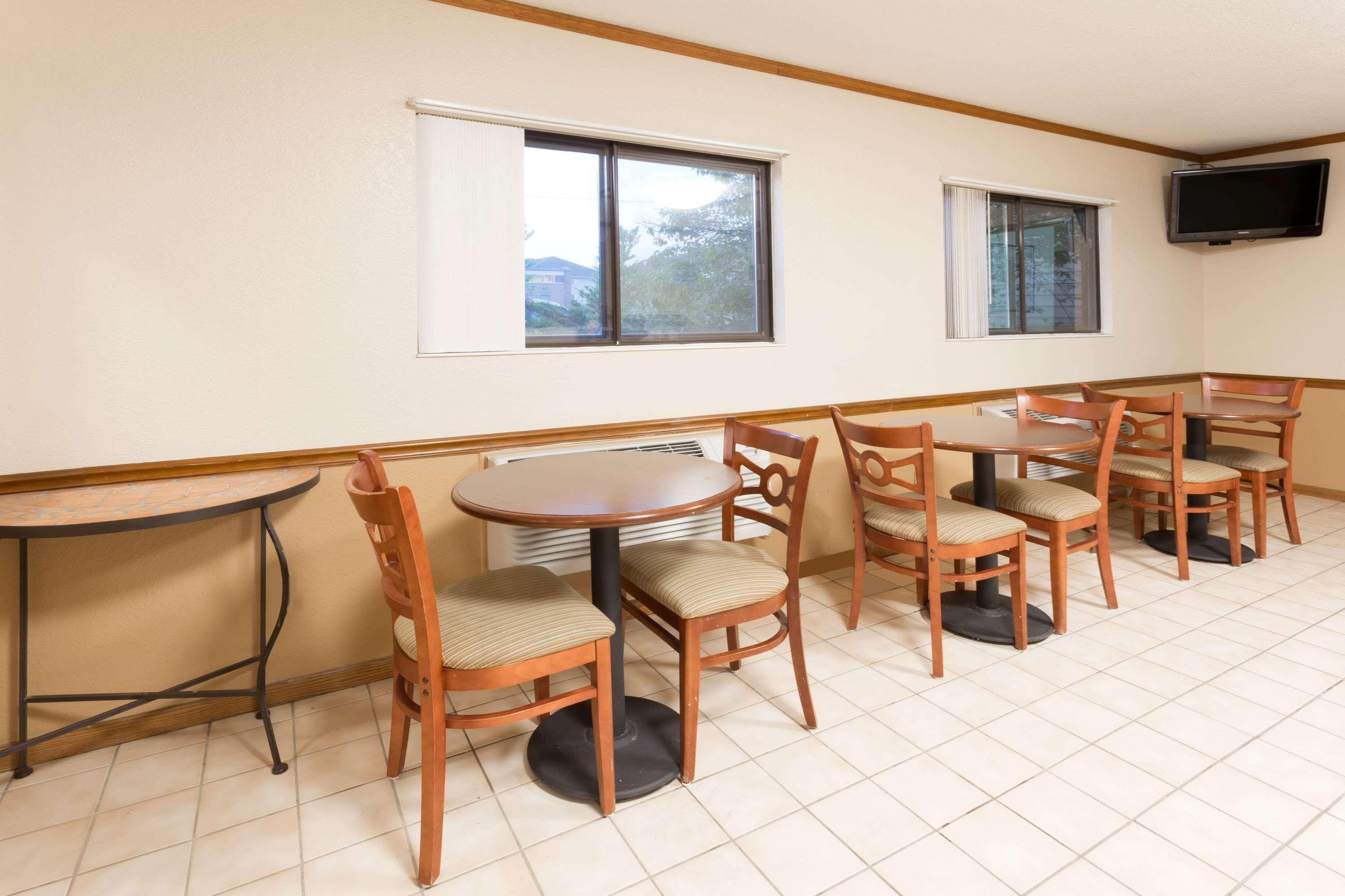 Super 8 By Wyndham Dixon Motel Bagian luar foto