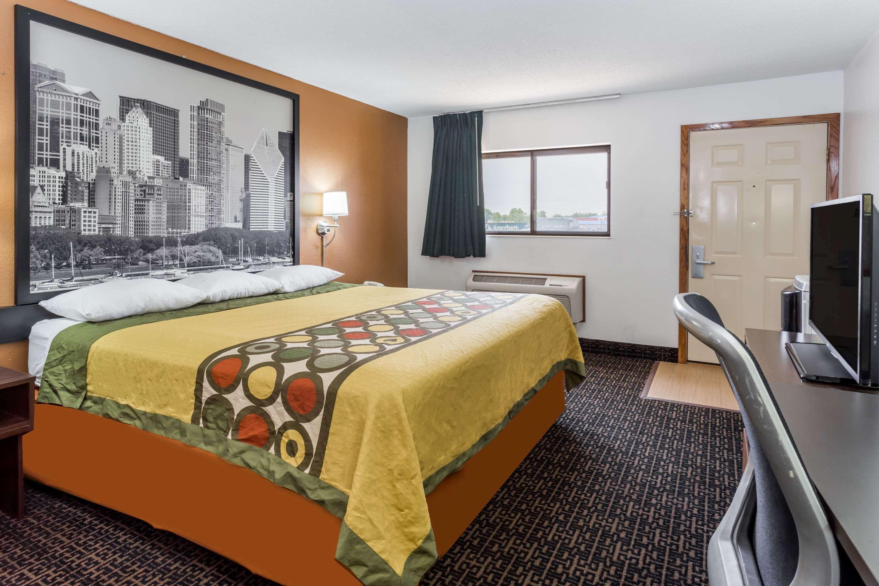Super 8 By Wyndham Dixon Motel Bagian luar foto