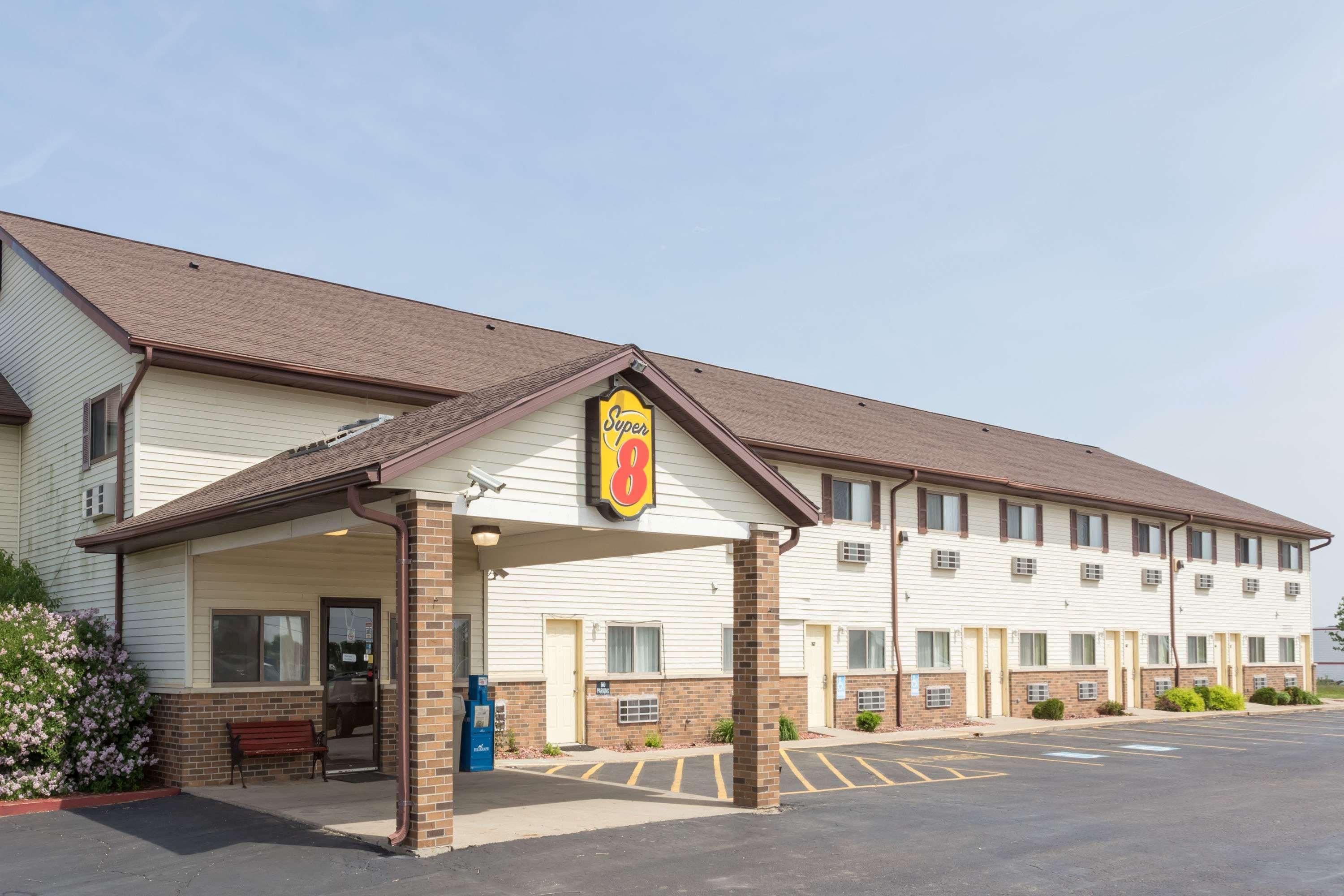 Super 8 By Wyndham Dixon Motel Bagian luar foto