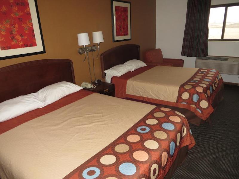 Super 8 By Wyndham Dixon Motel Bagian luar foto