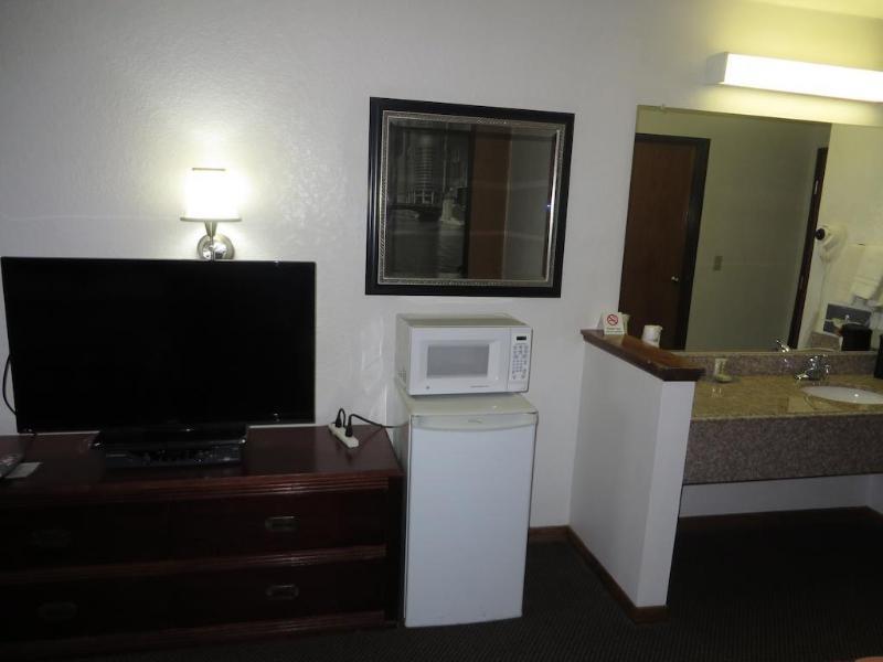 Super 8 By Wyndham Dixon Motel Bagian luar foto