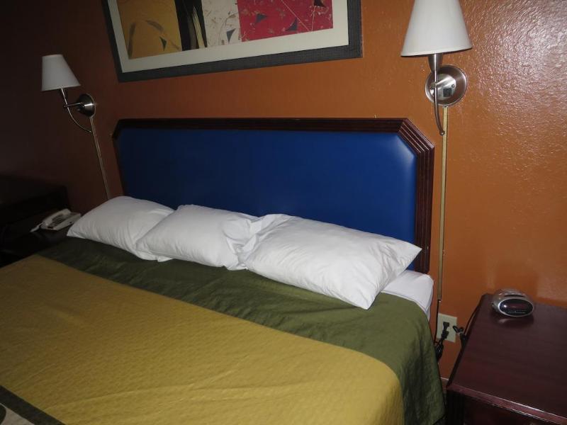 Super 8 By Wyndham Dixon Motel Bagian luar foto