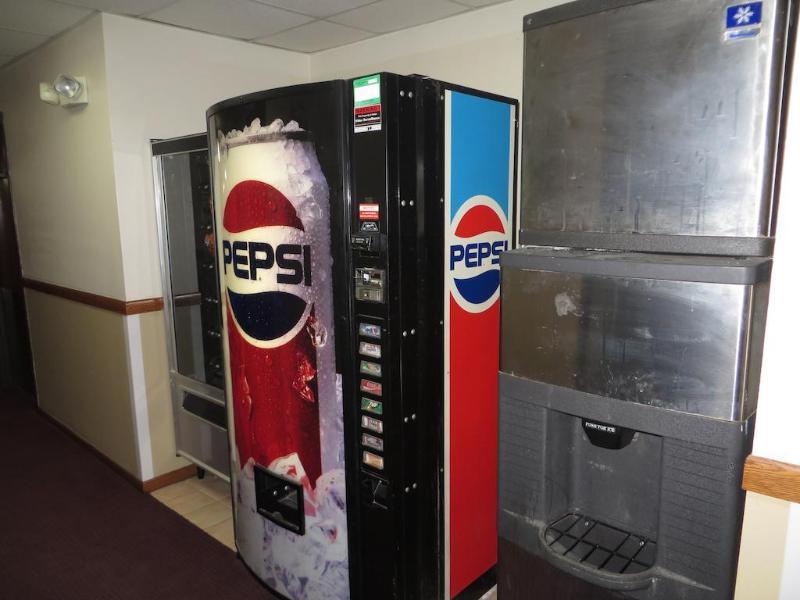 Super 8 By Wyndham Dixon Motel Bagian luar foto
