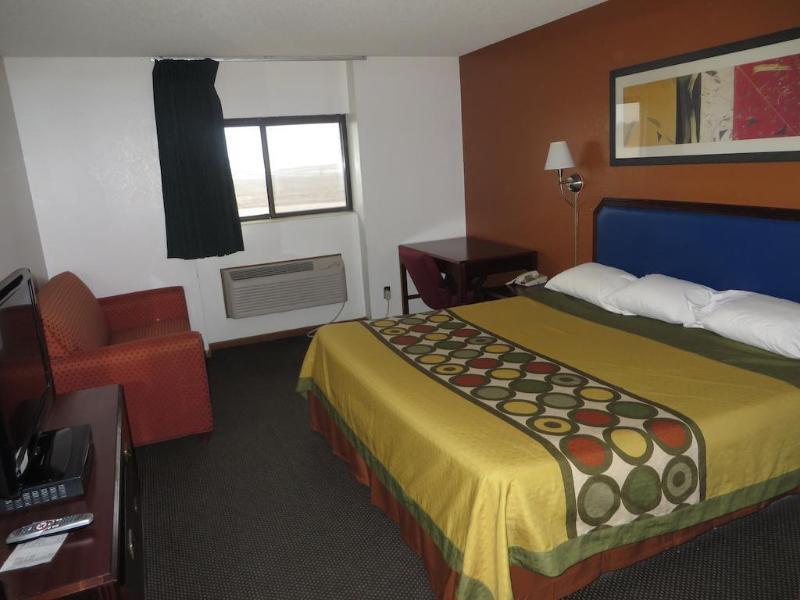 Super 8 By Wyndham Dixon Motel Bagian luar foto