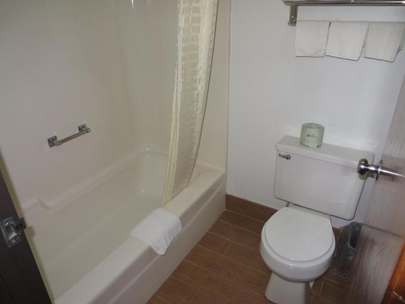 Super 8 By Wyndham Dixon Motel Bagian luar foto